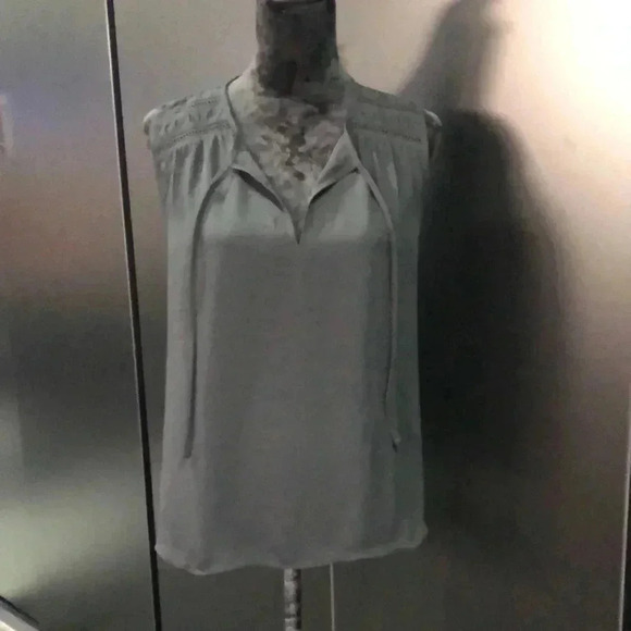 LOFT V-neck keyhole tie,cut out detail shoulder, sleeveless tunic,tank top - Picture 4 of 11